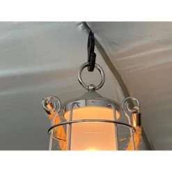 Lampe Lanterne De Camping LED Kiruna - Rechargeable - USB - Bambou - Style Rétro 12 Lampe Lanterne De Camping LED Kiruna - Rechargeable - USB - Bambou - Style Rétro -Camping Produits Boutique lampe lanterne de camping led kiruna rechargeable usb bambou style retro 3